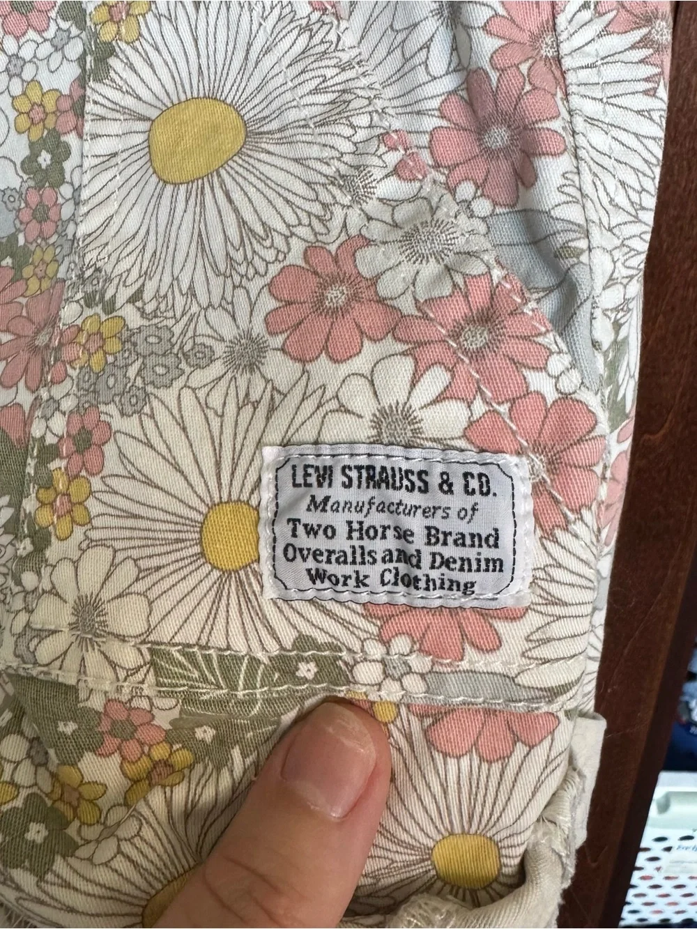 Levis 98% cotton